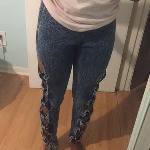 Jeans with bows on the side